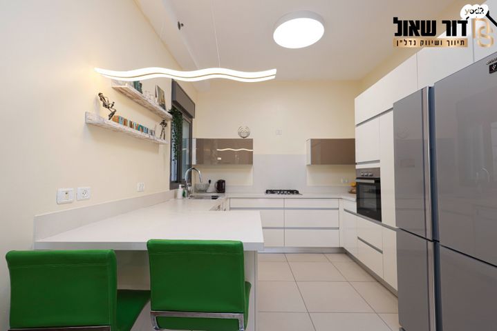 דירה, יונתן רטוש, פסגות אפק, ראש העין