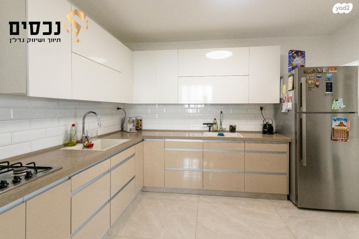 דירה, רב ניסים גאון, אלעד