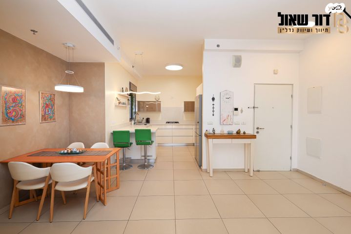 דירה, יונתן רטוש, פסגות אפק, ראש העין