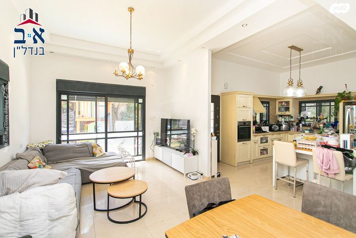 דירת גן, דרך הים, כרמל מערבי, חיפה