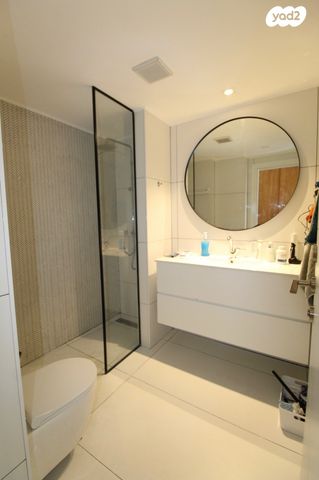 דירה, הרצליה