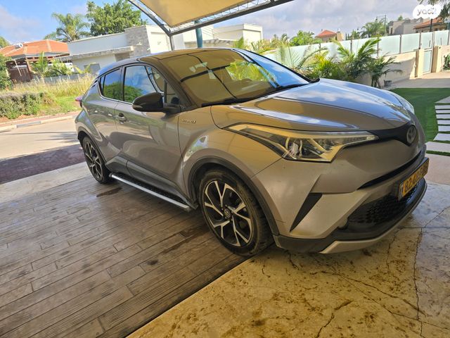 מודעת רכב טויוטה C-HR