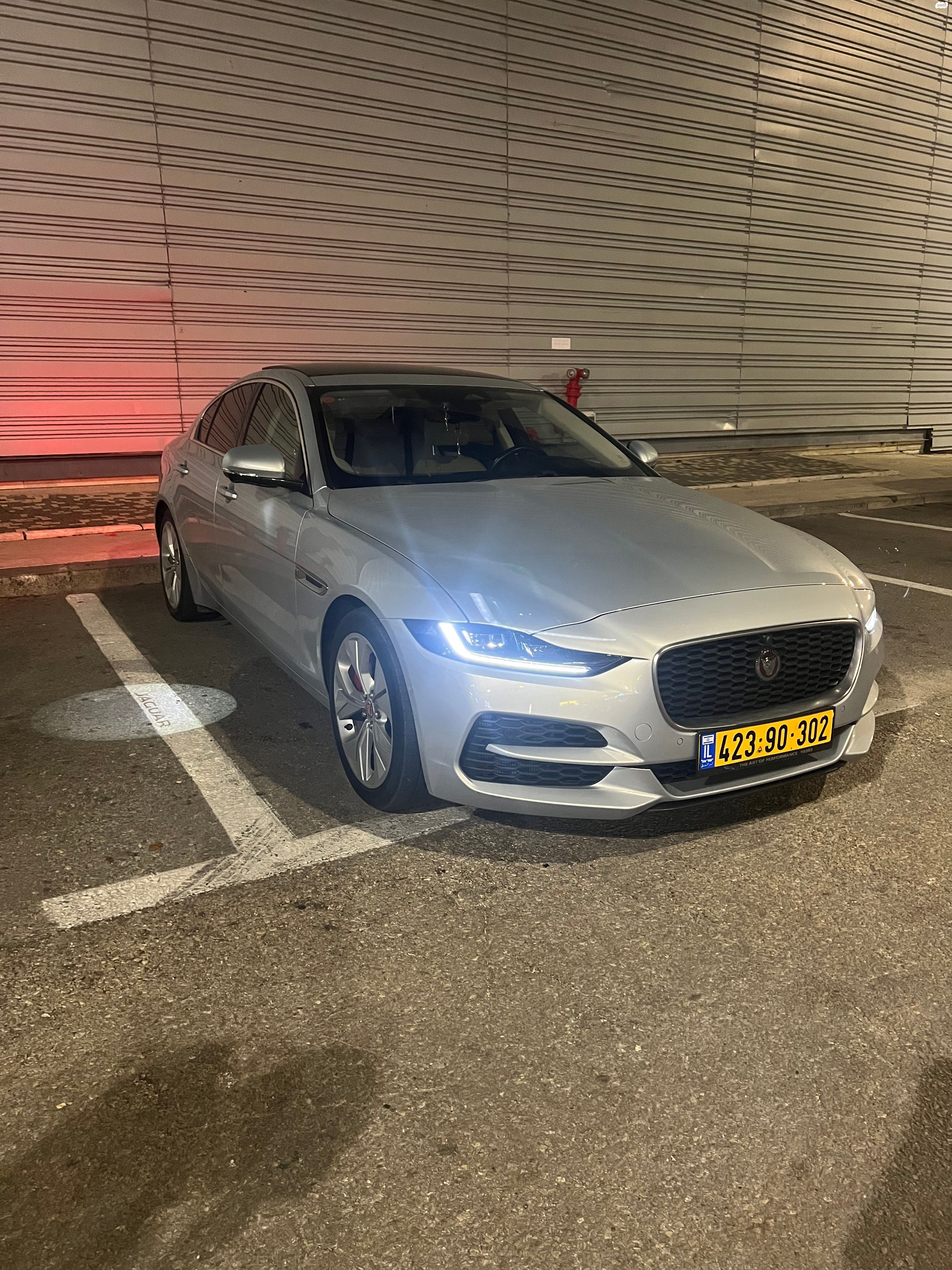 מודעת רכב יגואר XE
