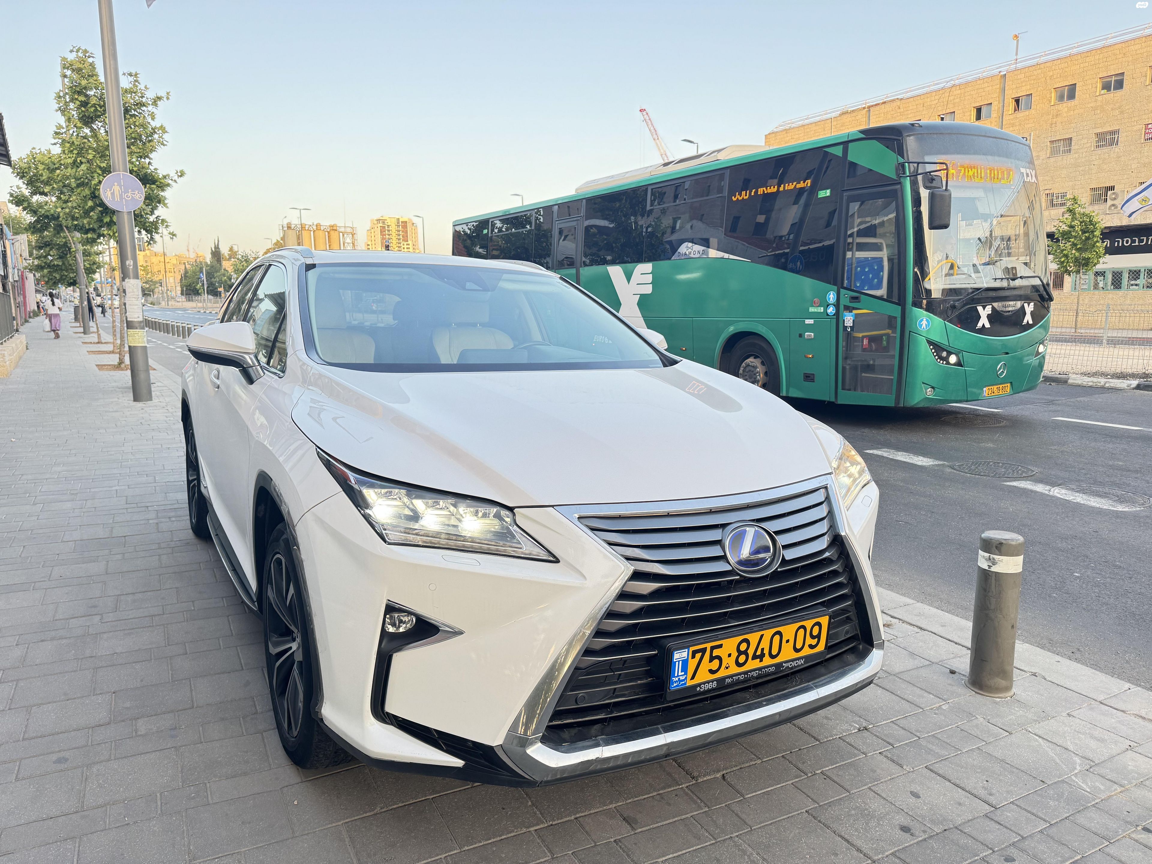 מודעת רכב לקסוס RX