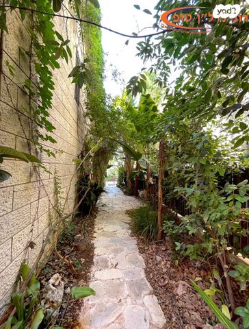 דו משפחתי, צור הדסה