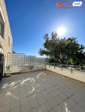 דו משפחתי, צור הדסה