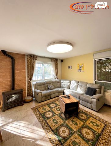 דו משפחתי, צור הדסה