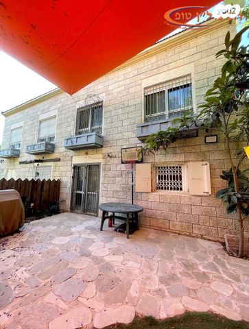 דו משפחתי, צור הדסה