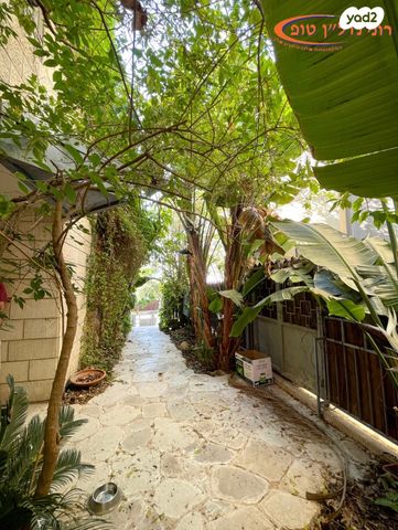 דו משפחתי, צור הדסה