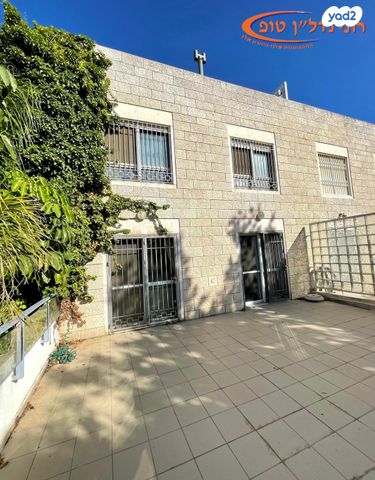 דו משפחתי, צור הדסה