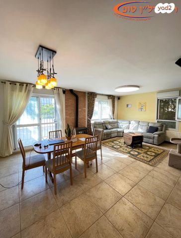 דו משפחתי, צור הדסה