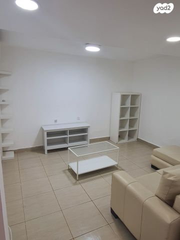 יחידת דיור, יציאת אירופה, שכונה ה', באר שבע