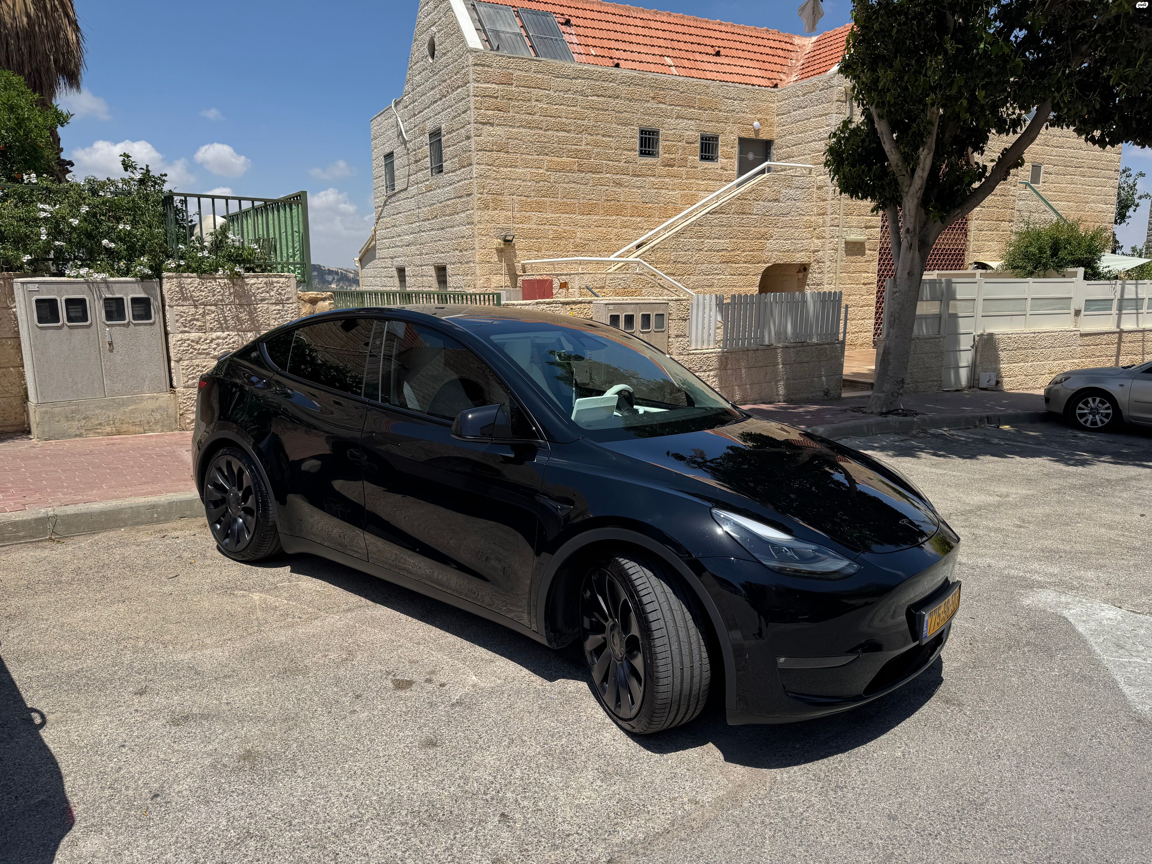 מודעת רכב טסלה מודל Y
