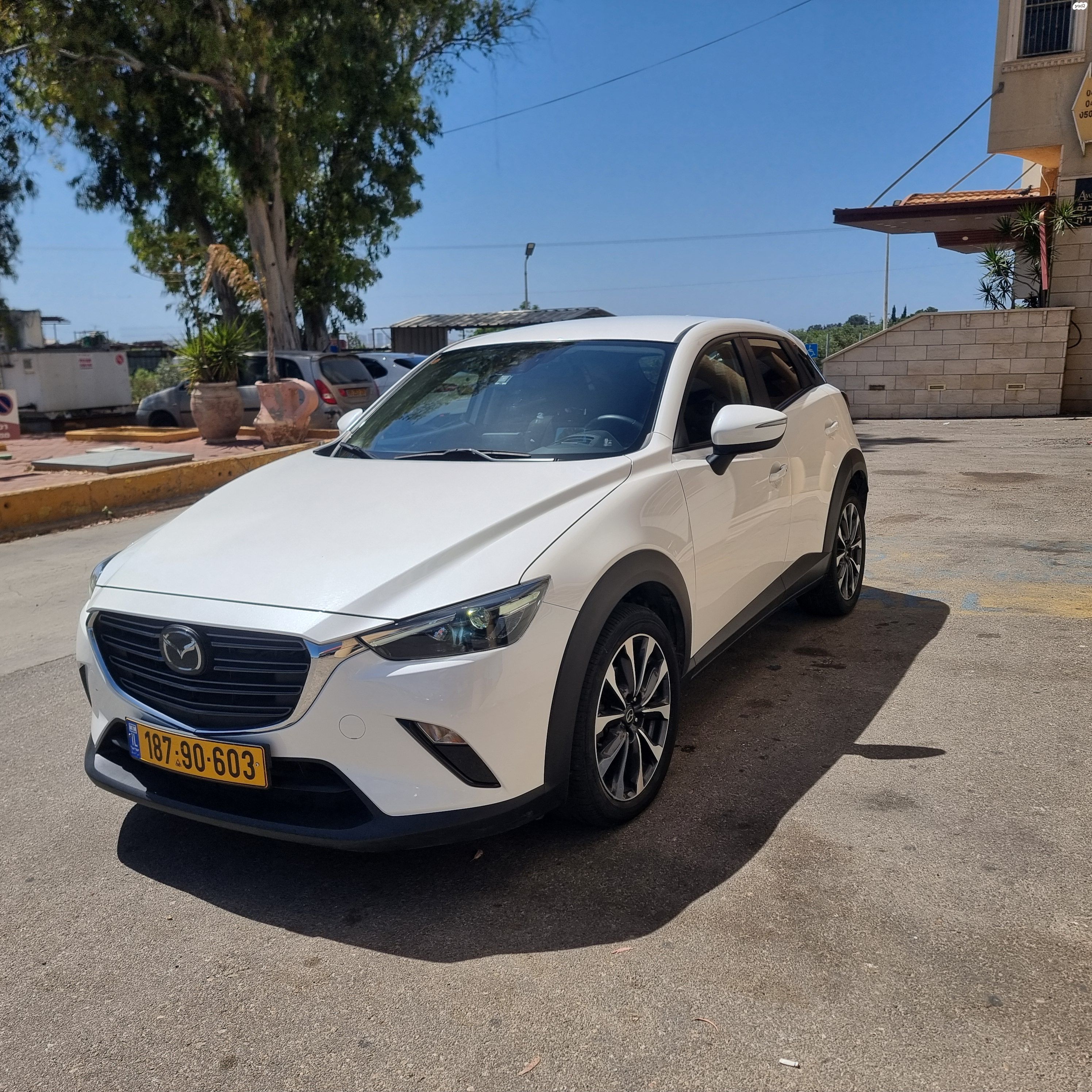 מודעת רכב מאזדה CX-3