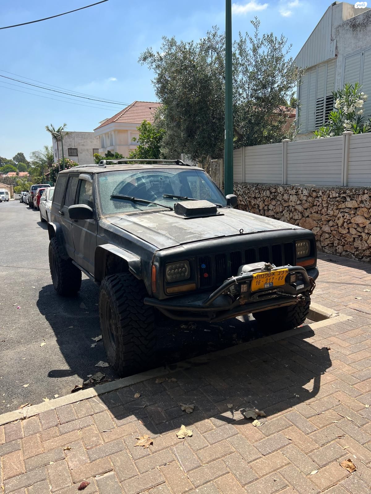 מודעת רכב ג'יפ צ'ירוקי