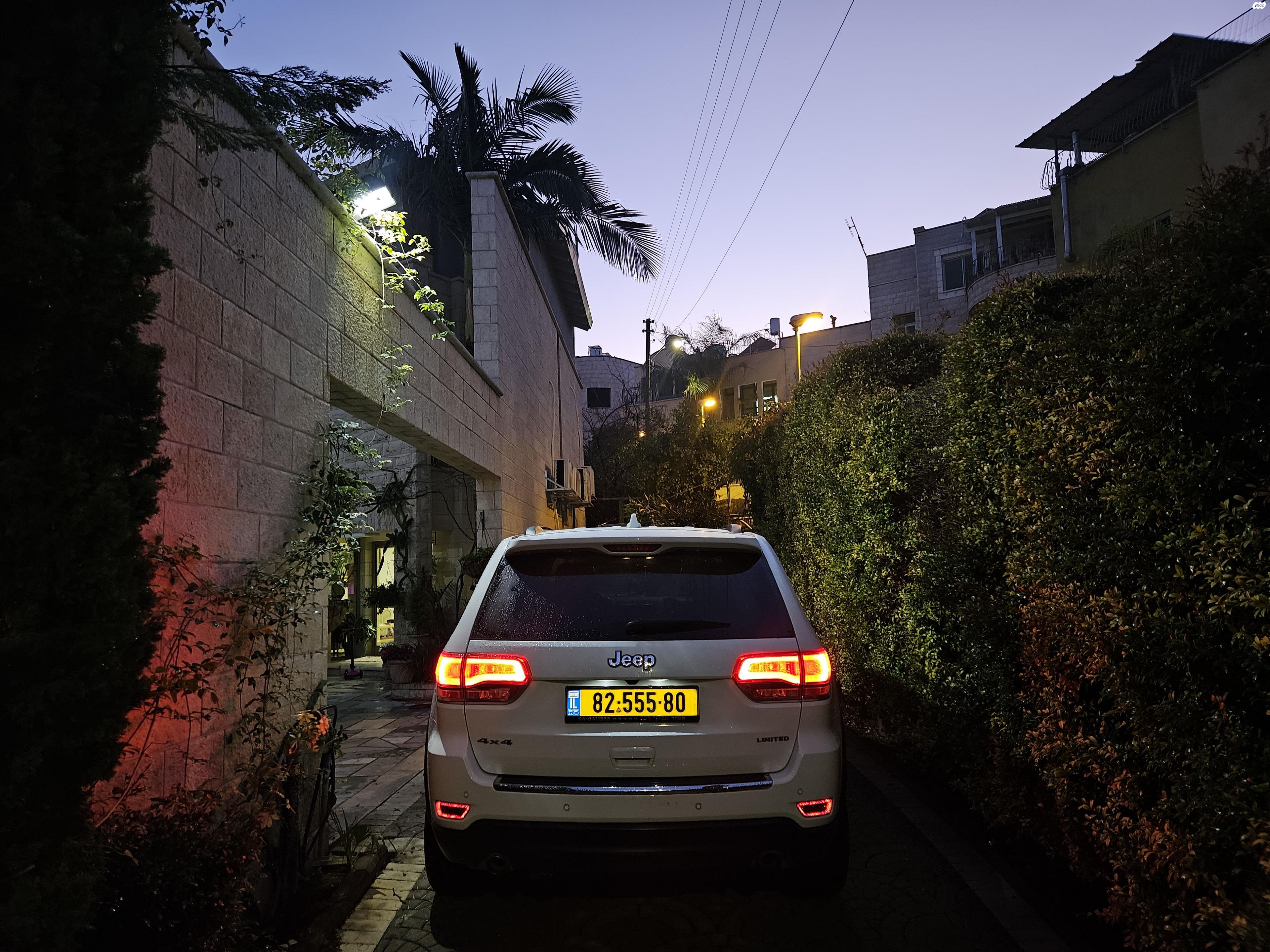 מודעת רכב ג'יפ גרנד צ'ירוקי