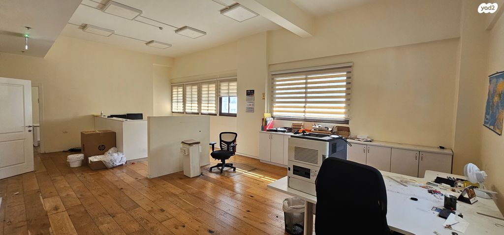 בניין משרדים, הנמל, שער פלמר, תחנת רכבת השמונה, חיפה