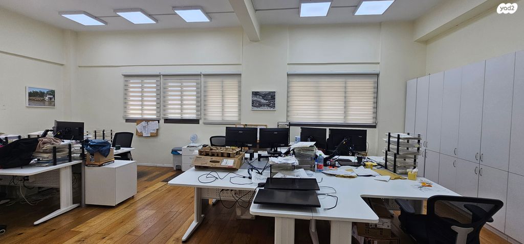 בניין משרדים, הנמל, שער פלמר, תחנת רכבת השמונה, חיפה