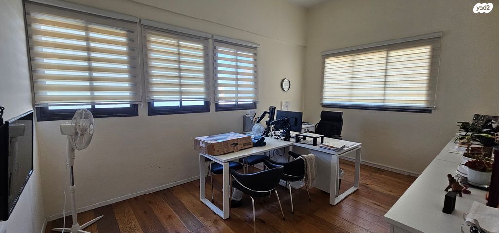 בניין משרדים, הנמל, שער פלמר, תחנת רכבת השמונה, חיפה