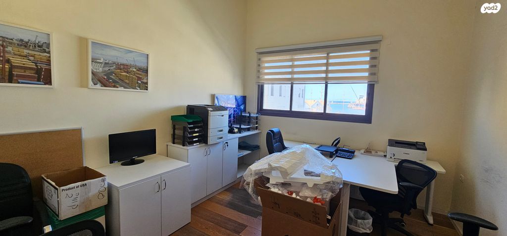 בניין משרדים, הנמל, שער פלמר, תחנת רכבת השמונה, חיפה