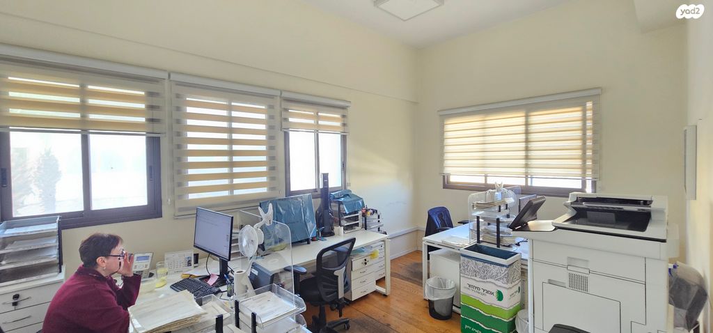 בניין משרדים, הנמל, שער פלמר, תחנת רכבת השמונה, חיפה