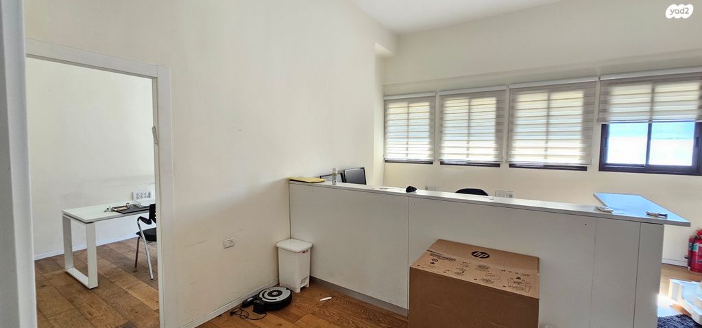 בניין משרדים, הנמל, שער פלמר, תחנת רכבת השמונה, חיפה