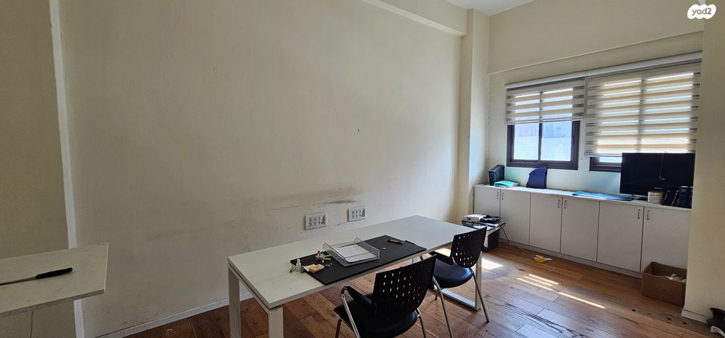 בניין משרדים, הנמל, שער פלמר, תחנת רכבת השמונה, חיפה