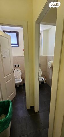 בניין משרדים, הנמל, שער פלמר, תחנת רכבת השמונה, חיפה