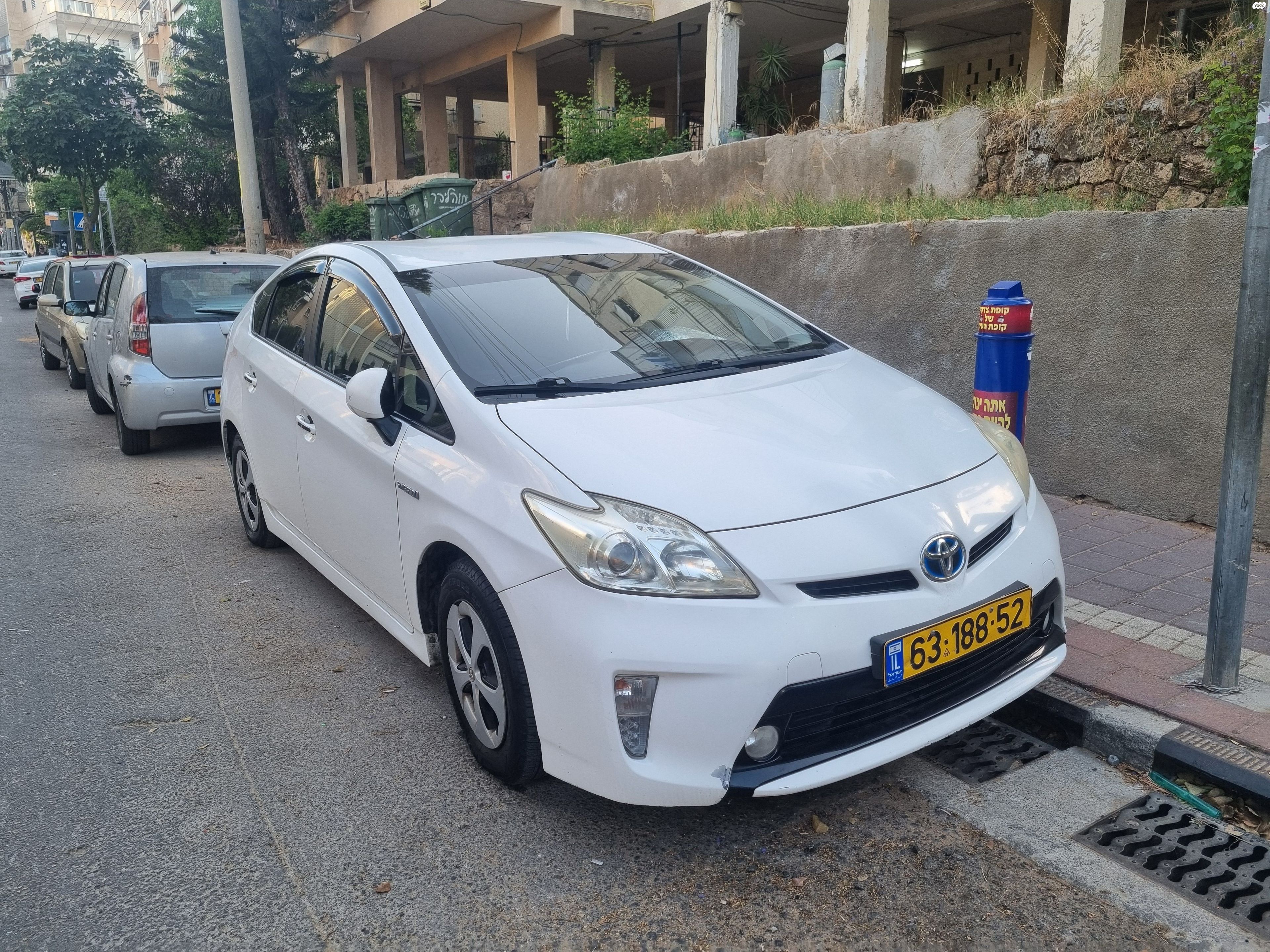 מודעת רכב טויוטה פריוס