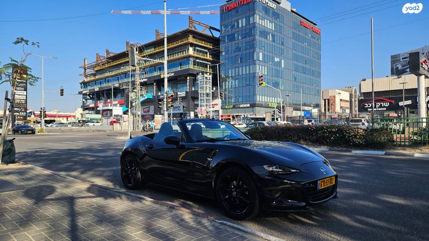 מודעת רכב מאזדה MX-5
