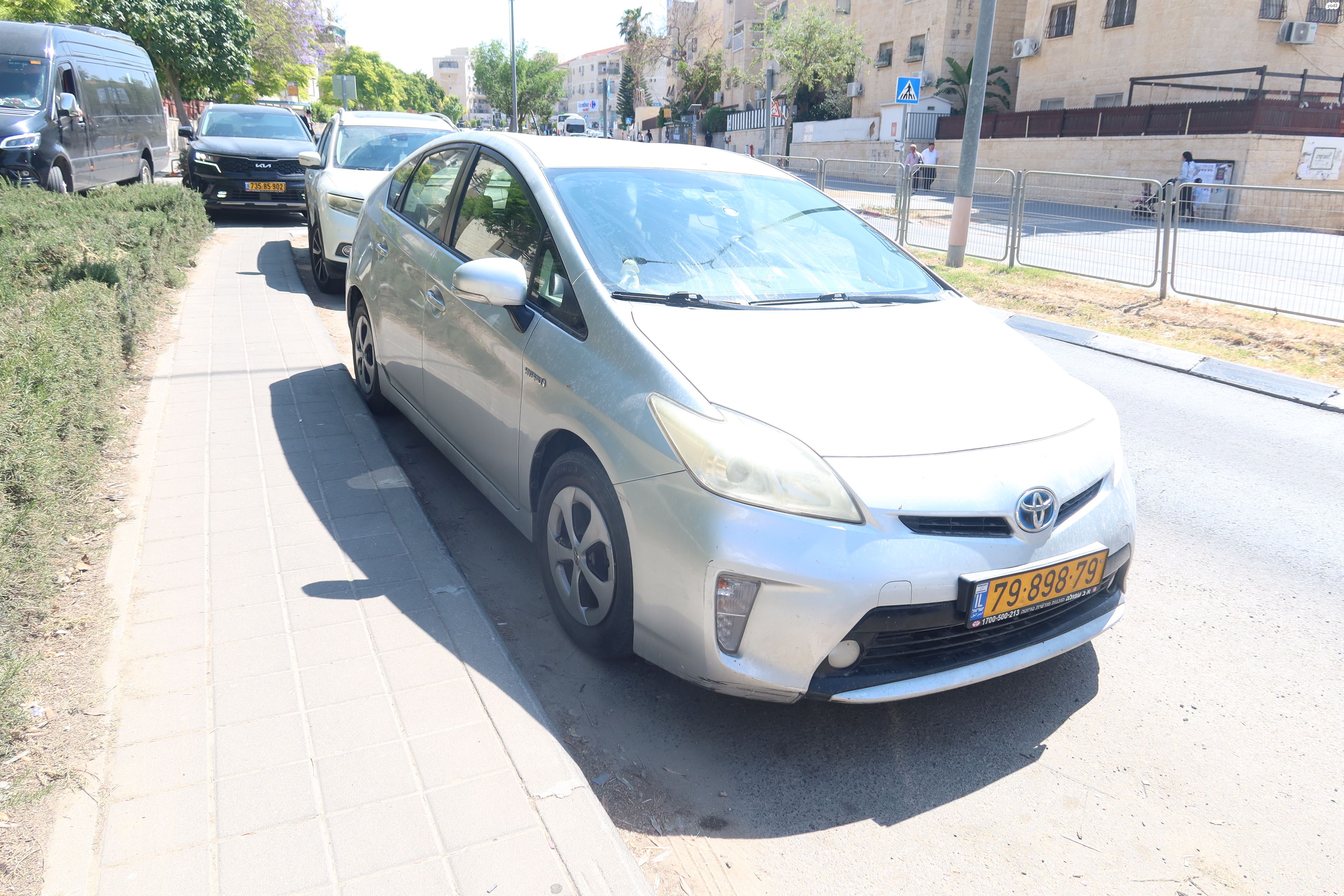מודעת רכב טויוטה פריוס