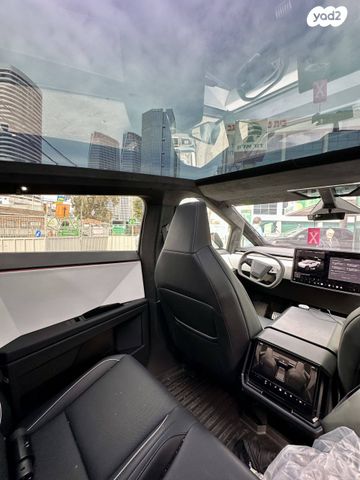 טסלה סייבטראק