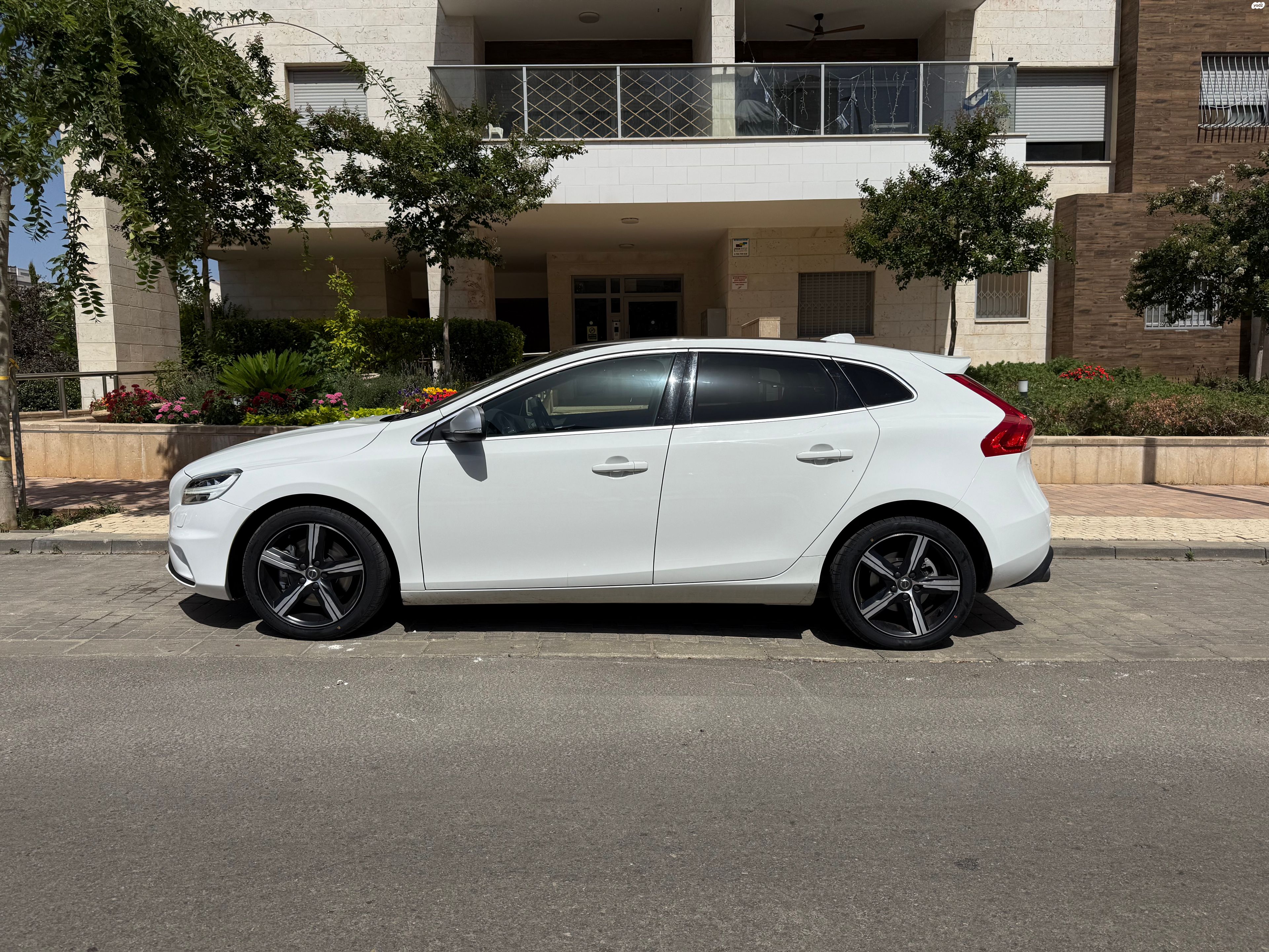 מודעת רכב וולוו V40