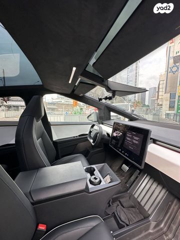 טסלה סייבטראק