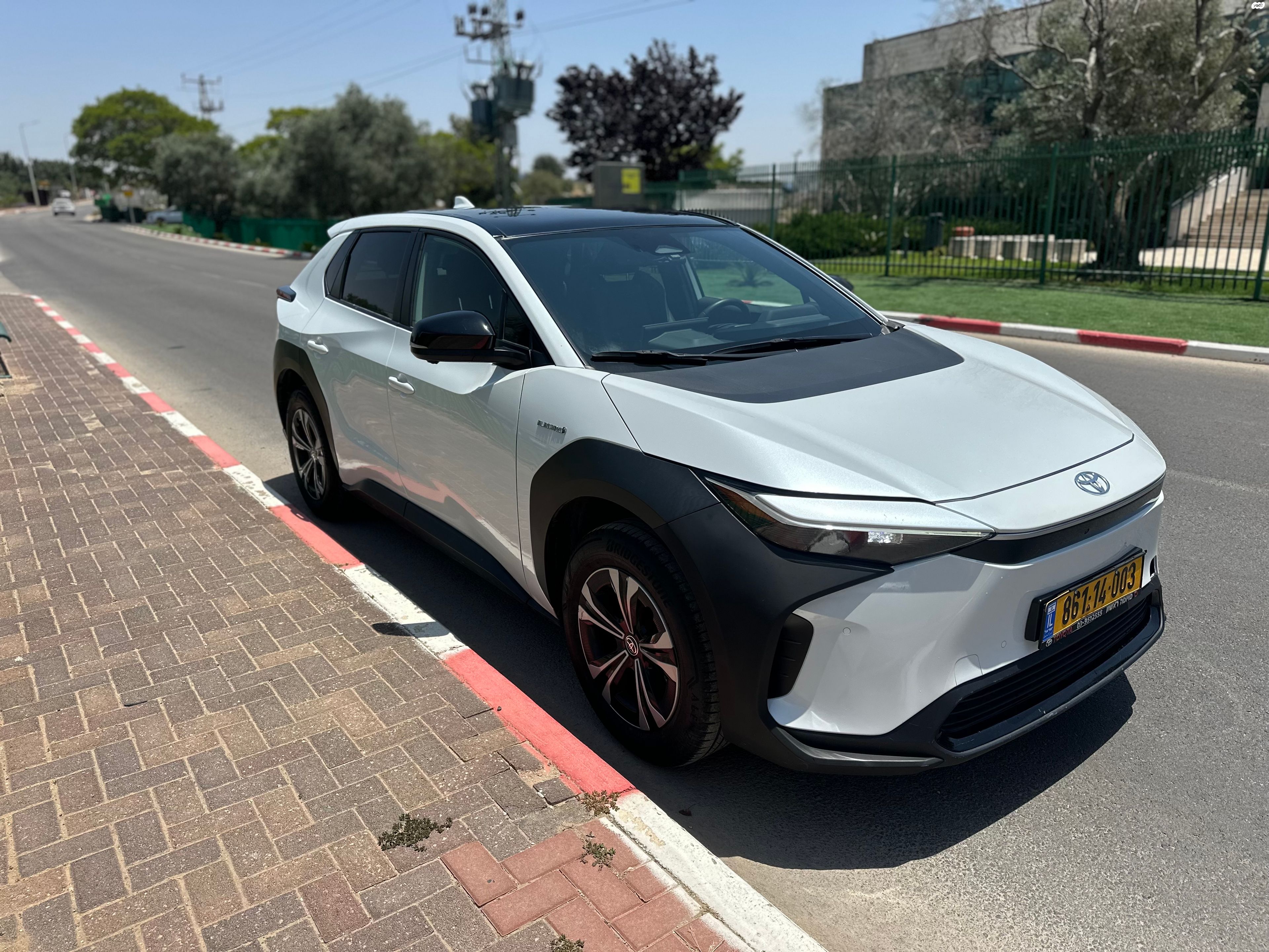 מודעת רכב טויוטה bZ4X