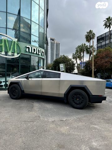 טסלה סייבטראק