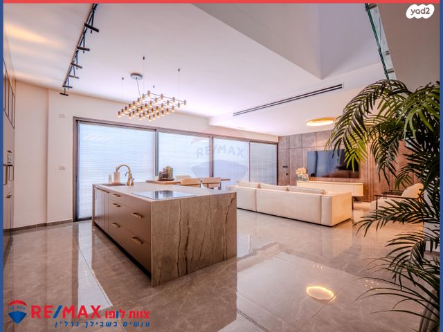 גג/ פנטהאוז, גיורא יוספטל, מרכז העיר, עפולה