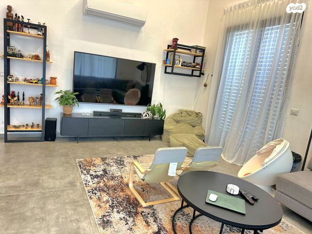 דירת גן, תל מונד