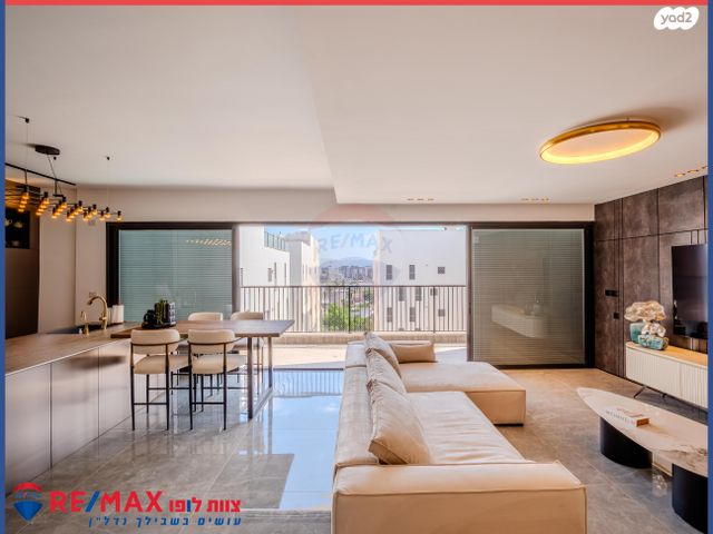 גג/ פנטהאוז, גיורא יוספטל, מרכז העיר, עפולה