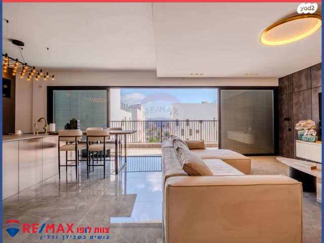 גג/ פנטהאוז, גיורא יוספטל, מרכז העיר, עפולה