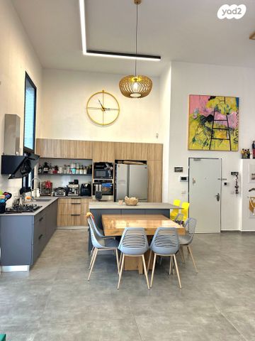 דירת גן, תל מונד