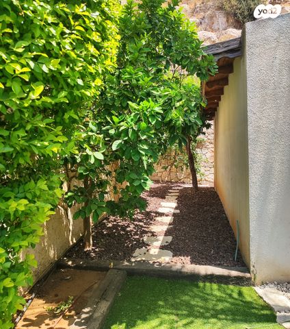 דירת גן, צוותא ב, אלפי מנשה