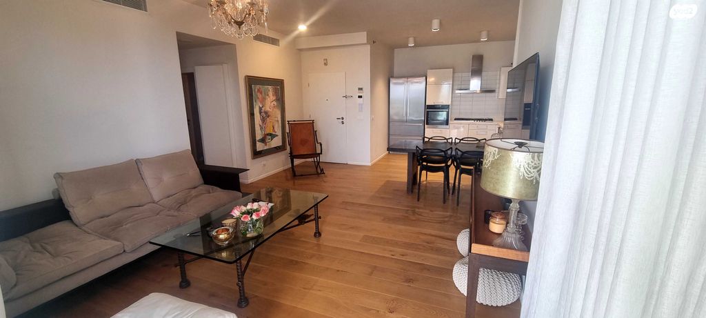 דירה, אריק איינשטיין, הרצליה ב', הרצליה