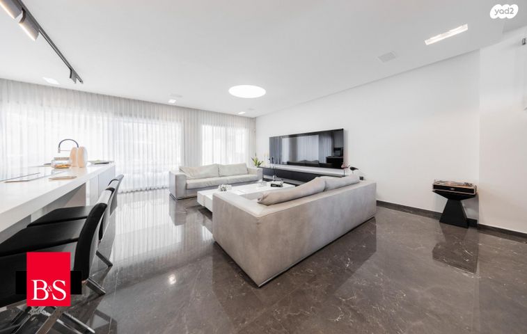 דו משפחתי, החרצית, צורן, קדימה צורן