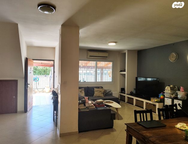 דירת גן, צוותא ב, אלפי מנשה