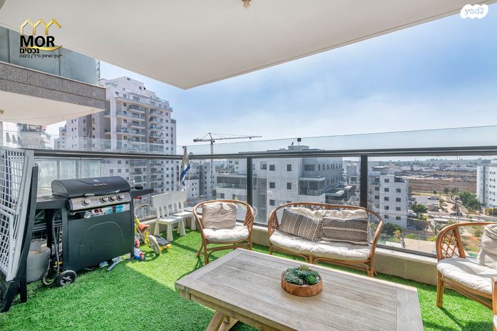 דירה, רחל המשוררת, נאות שמיר, יבנה