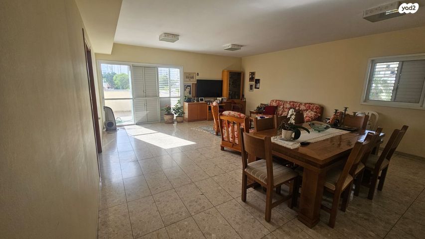 דירה, שדרות הרב לוין, רמת עמידר, רמת גן