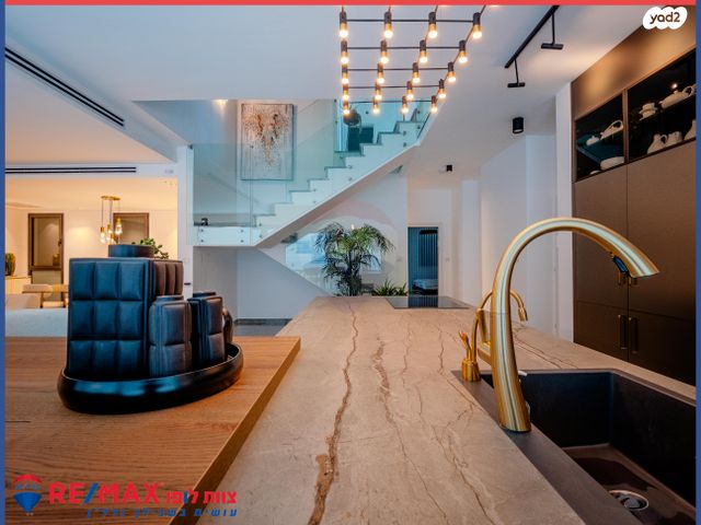 גג/ פנטהאוז, גיורא יוספטל, מרכז העיר, עפולה