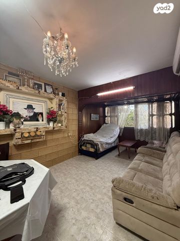 שדרות השושנים 