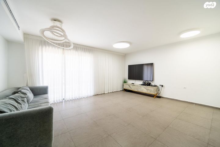 דירה, פול סמואלסון, פסגות אפק, ראש העין